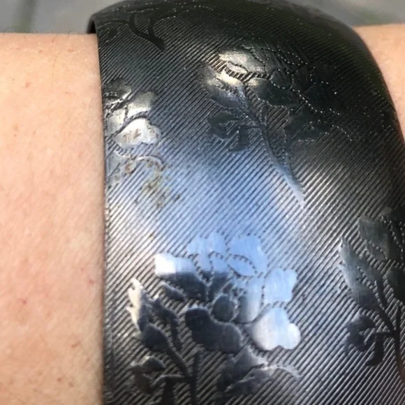 Vintage Etched Rose Floral Wide Metal Cuff Bracelet - Picture 5 of 13